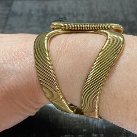 NEW!  Lane Bryant Hinge Gold Tone Statement Bracelet! - Picture 3 of 6